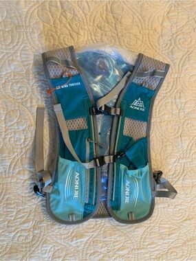 Aonijie Teal Hydration Running Vest with Reservoir